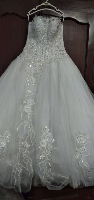 Продам вечерное и свадебное  платье
