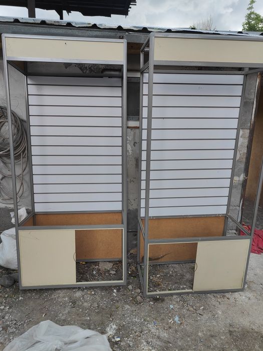 Продам торговые витрины.