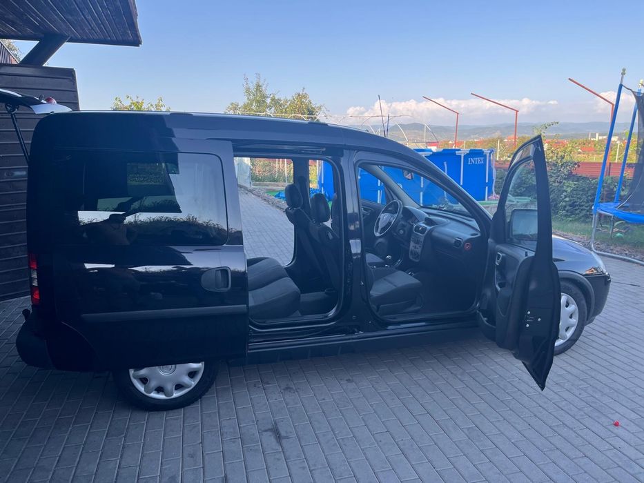 Opel Combo 1,7 CDI 2010 negru