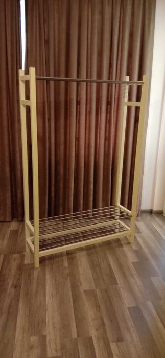 столове, етажерка, бебешко легло, шкаф за играчки, големи картини и др