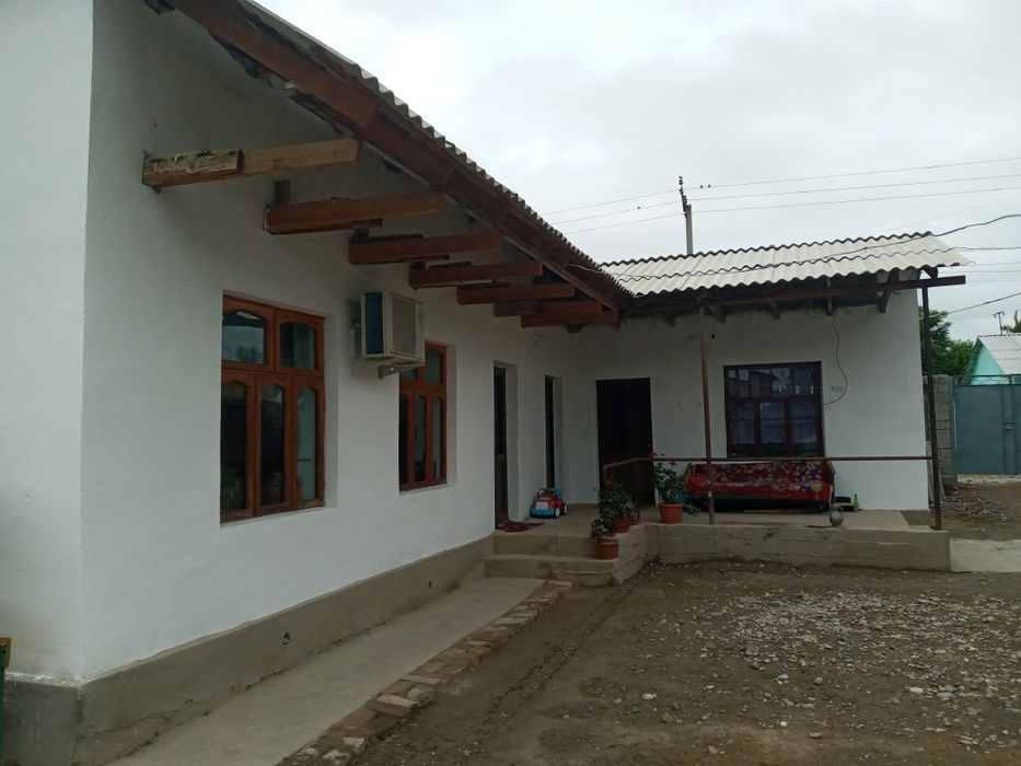 Срочно 13,5 сотих 8 хонали уй сотилади.