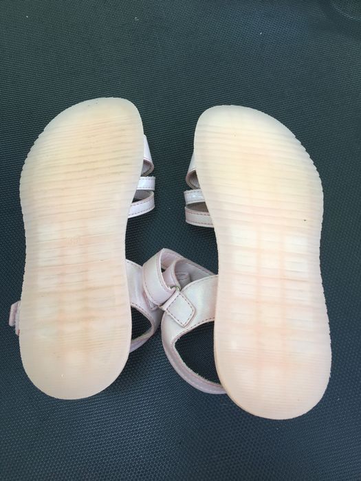 Нови сандали за момиче -35 номер