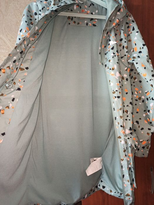 Продам ветровку-плащ.