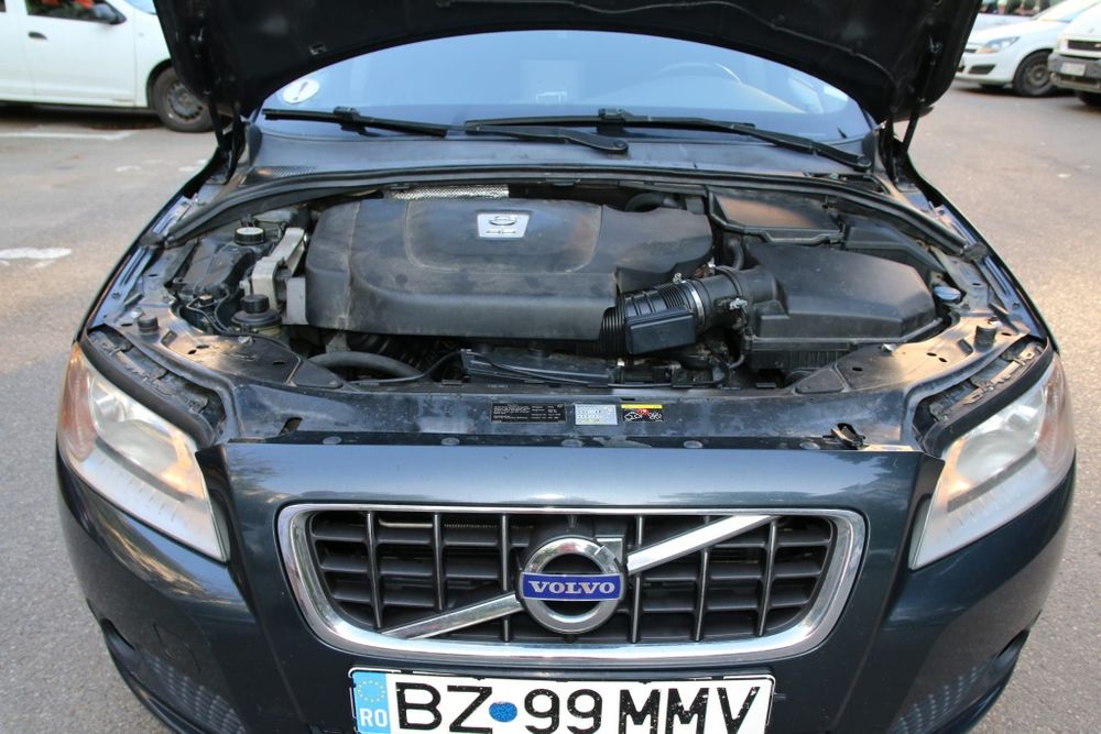 Volvo v70 2.4 D5 EDITIE LIMITATA

Dotări:

Interior din piele;
Cutie automată;
Climatizare automată pe două zone;
GPS original Volvo;