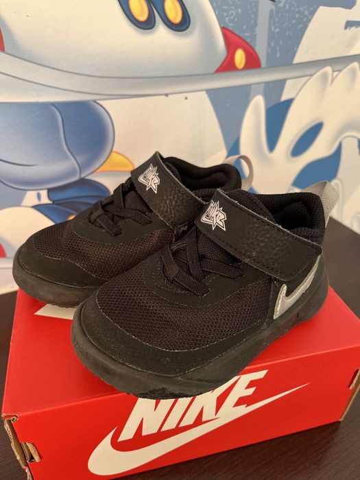Nike Team Hustle 23,5