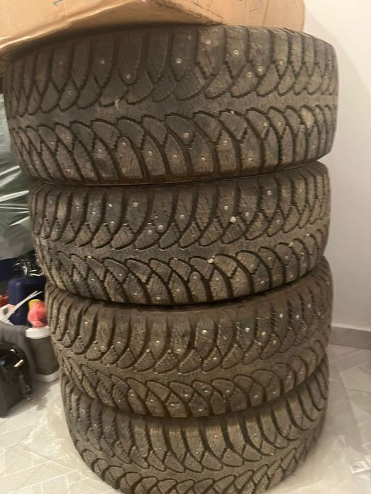 Продам покрышки зимние