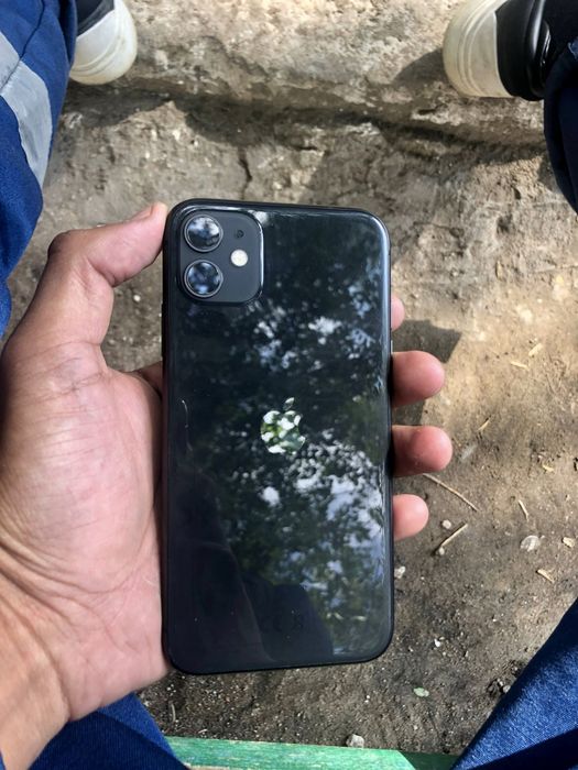 Продам айфон 11 в хорошем состояние