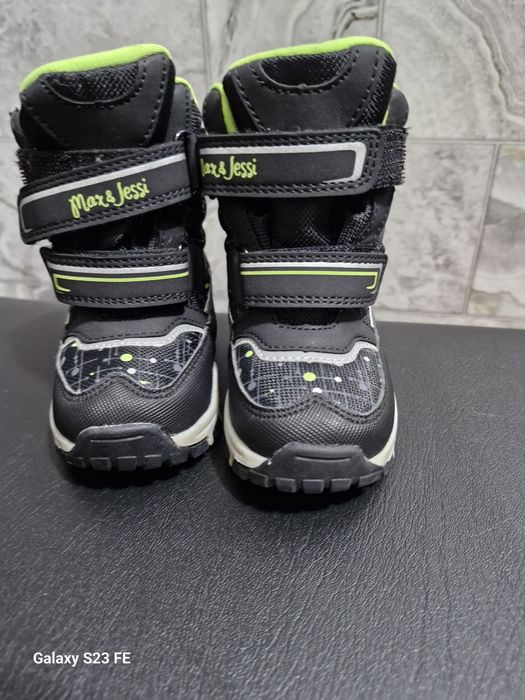 Продам зимние сапожки