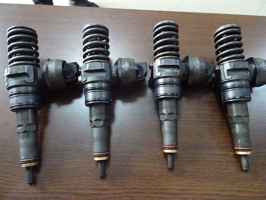 Vand Injectoare Volkswagen Passat B6 1.9 TDI 101CP cod: 038130073AJ
