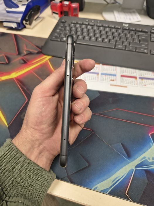 De vanzare telefon iPhone 11 64 g