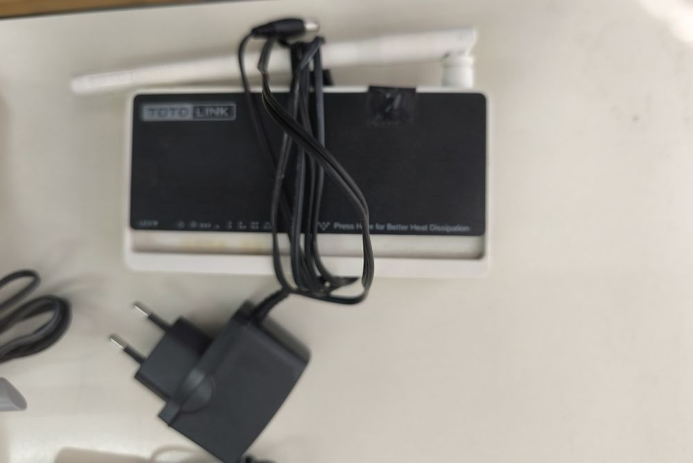 Продавам рутери tplink dlink totolink