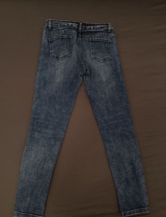 Два броя дънки .