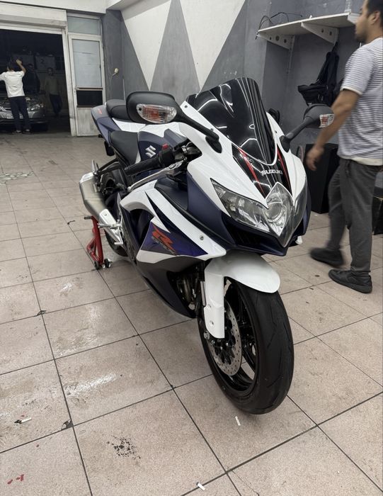 Arenda Mot Suzuki 600