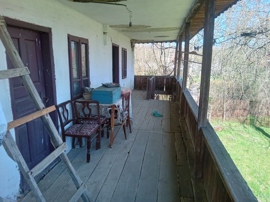 Casă  de vânzare  .