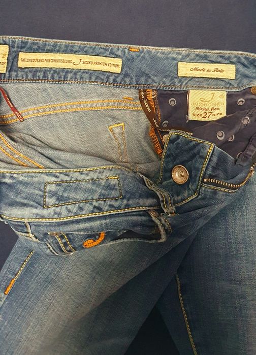 Vand blugi marca Jacob Cohen