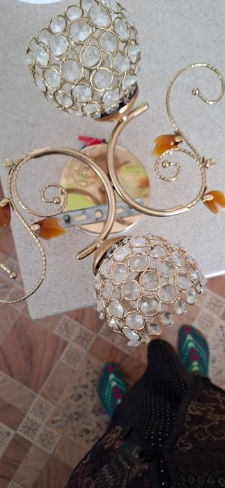 Продам недорого люстры