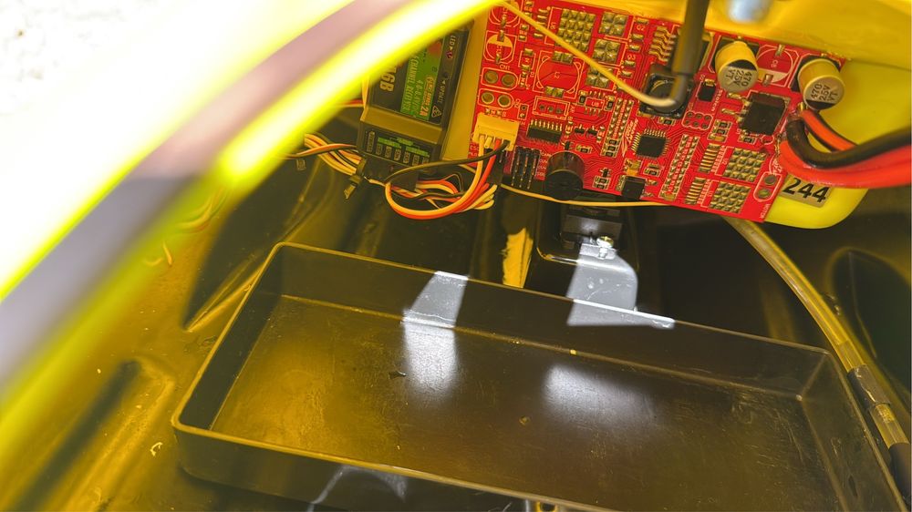 Vand Navomodel cu o cuva si Autopilot Alpha blue