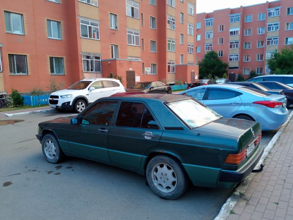 Продам мерс 190. На ходу...