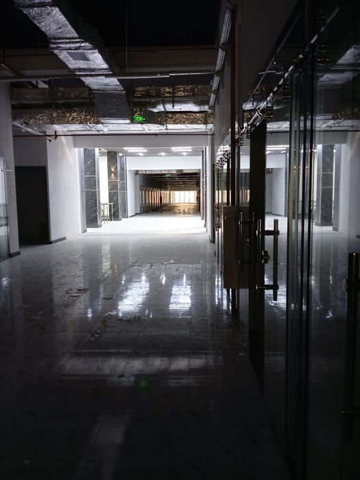 Карвон шопингдан 3- ва эко сокольдан магазин сотилади