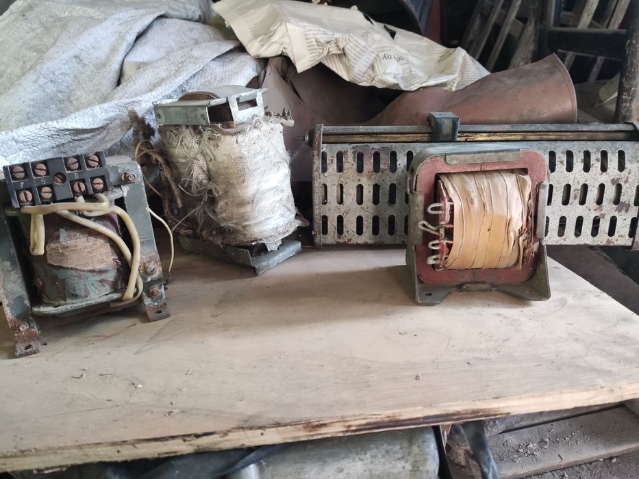 Трансформаторы 220/12в , дроссель 220в и реостат