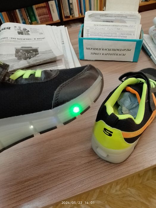 Роликовые кроссовки 36