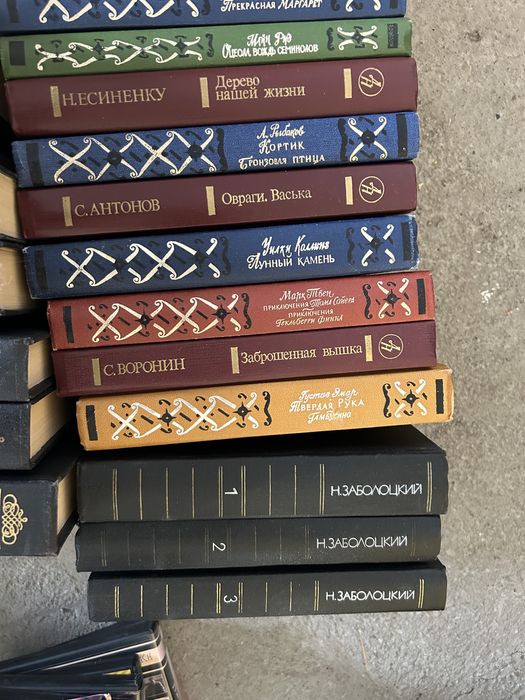 Продам книги разные много