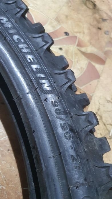 90 90 r 21 Michelin (MediuM)