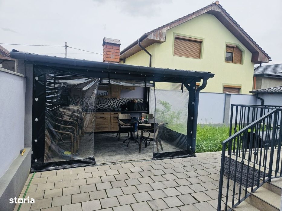 Casă Modernă cu Sistem Fotovoltaic – Rontău