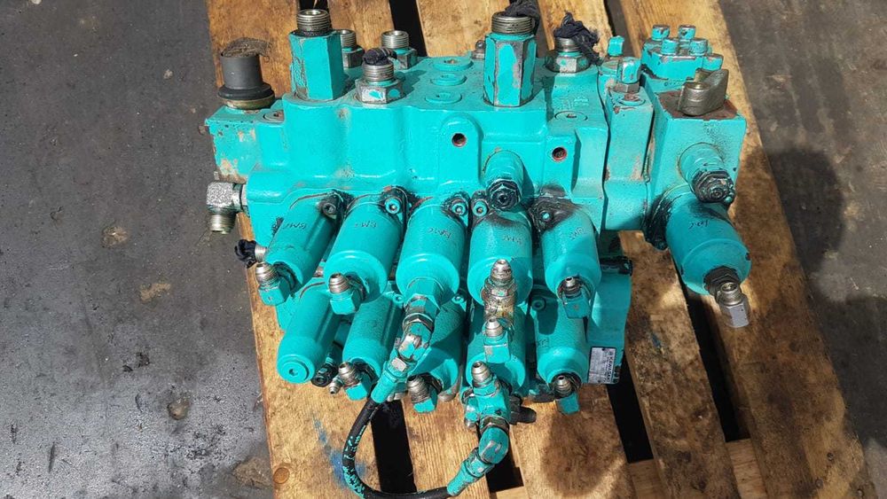 Distribuitor hidraulic Kawasaki  KMX15YB excavator Kobelco SK210