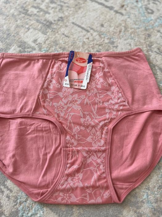 Қалыңдықпен топтық секс бейнеленген онлайн порно видео