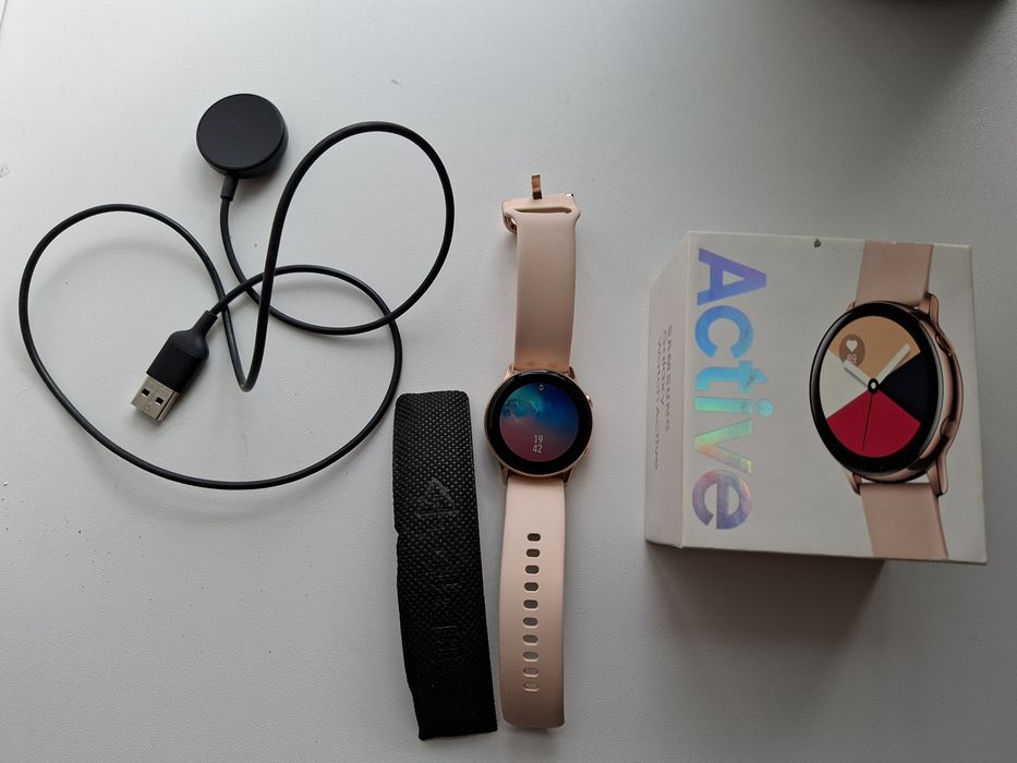 Смарт-часы Samsung Galaxy Watch Active (Rose Gold) + комплект