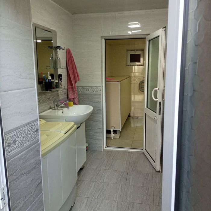 Келесда Уй сотилади 
6, сотих
4, хона + ошхона
1, санузел
61.000 $ кел