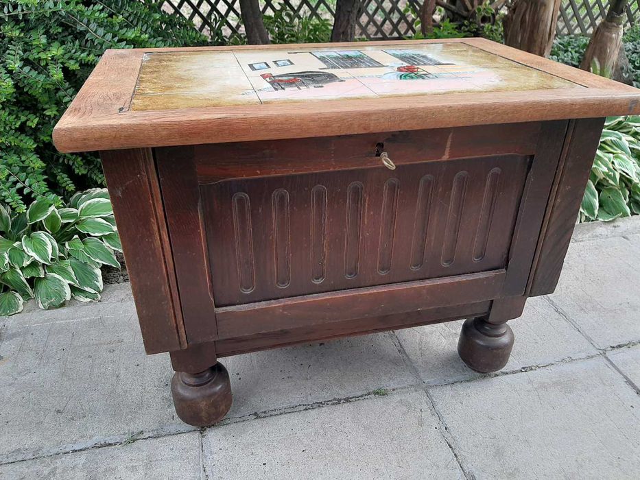 Винтидж шкафче с плочки