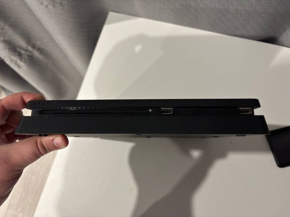 Продам Sony PlayStation 4 1tb с играми