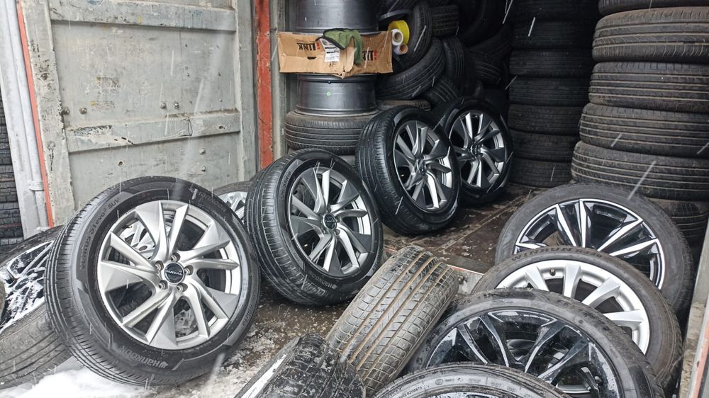 Продам комплект литых дисков