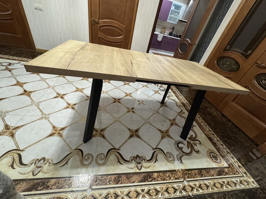 Стол кухонный из дерева