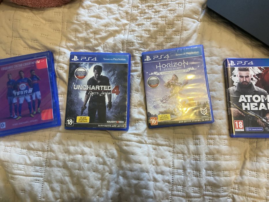 Продам PS 4 б/у.
