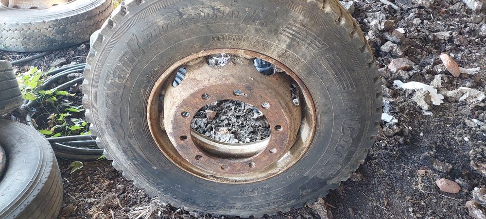 Vând roti de camion/tir