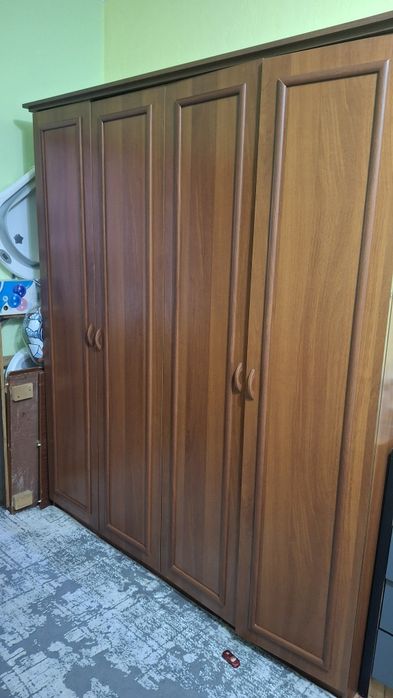 Продается спальный гарнитур