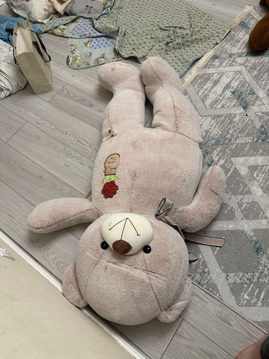 Продам двух мишек 140 см