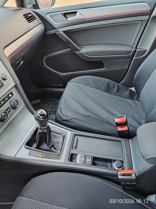 Vând golf 7 din 2016 motor 1,6 tdi 110 cp km 172600