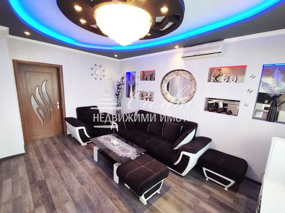 Продава се Тристаен апартамент в Шумен, Пазара - 90 кв.м за 2112 €/кв.м - Снимка #3