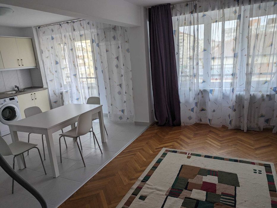 Inchiriez apartament 4 camere zona Nufarul