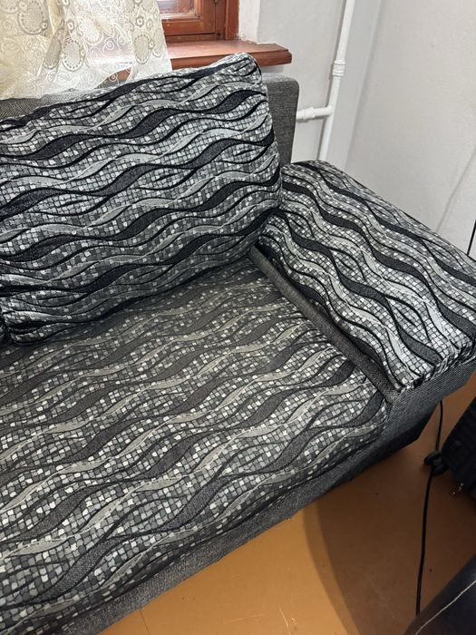 Диван в хорошем состоянии.