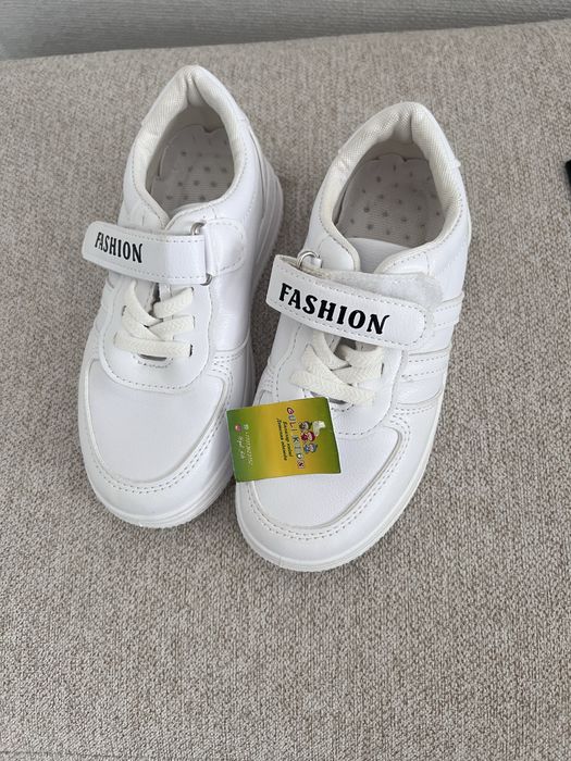 Продам кроссовки детские