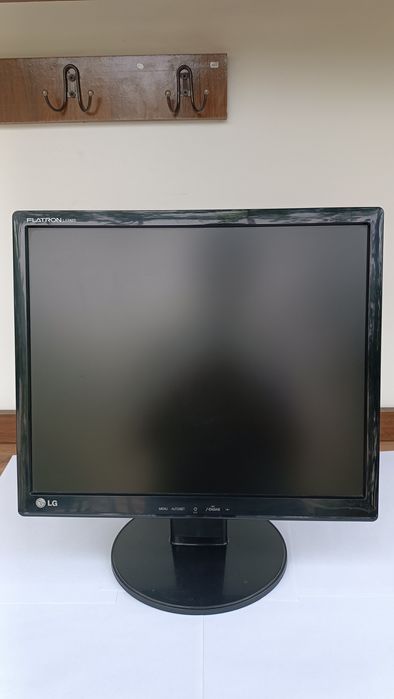 LG 17 monitor komp va nout uchun