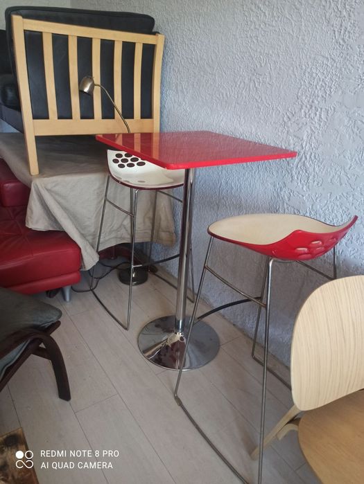 Модерен бар комплект: Квадратна маса и 2 дизайнерски стола Calligaris Jam