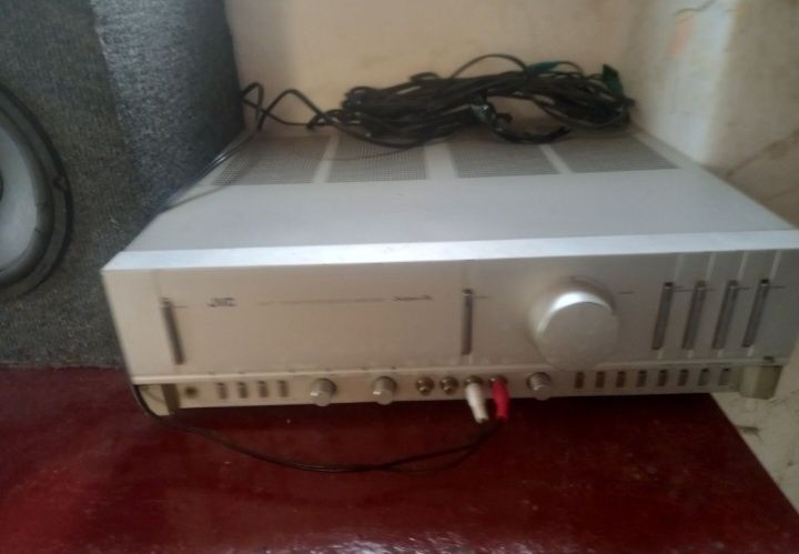 Amplificator jvc 545w.