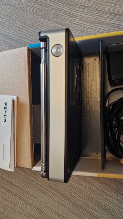 Radio digital portabil Technisat cu acumulator
