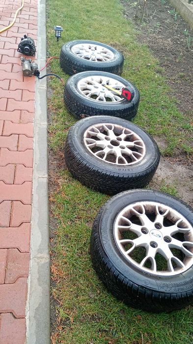 Vând genți aluminiu + 2 anvelope iarna